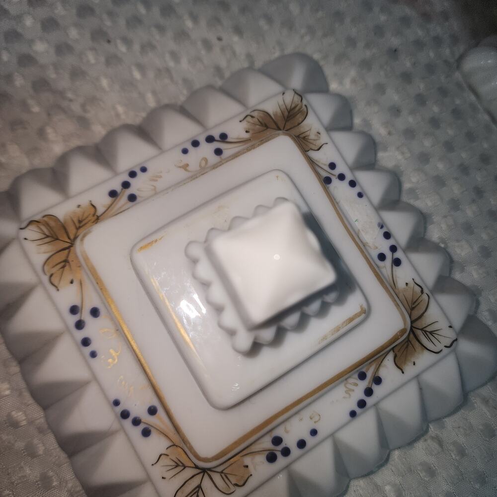 VINTAGE WESTMORELAND MILK GLASS LIDDED WEDDING BOX CANDY PEDESTAL DISH 1950 - Picture 6 of 10